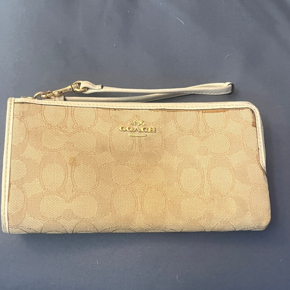 Coach Handbags - Coach Zippy Wristlet in Signature Fabric (53601) - Project Wristlet